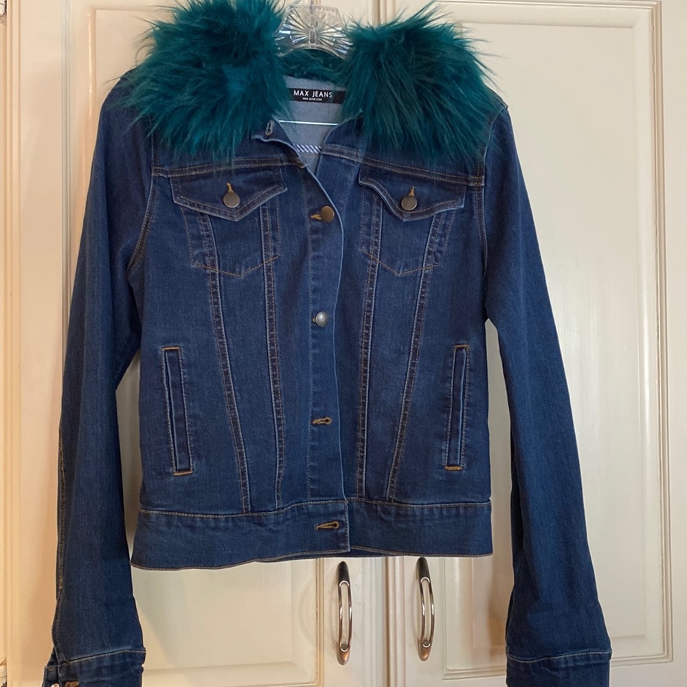 MAX JEANS jean jacket with blue faux fur collar- size M